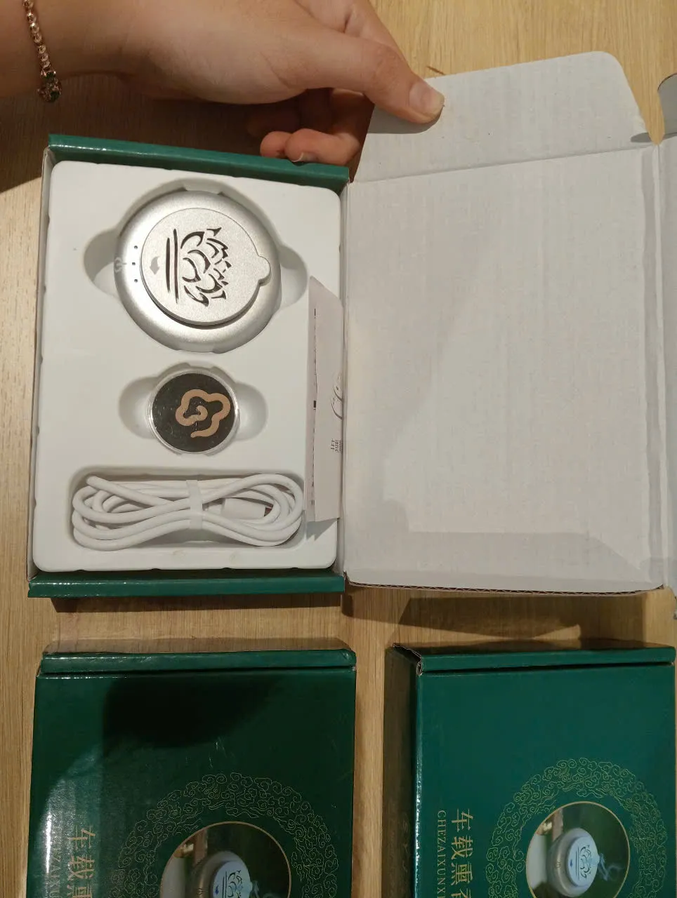 Mini Electric Agarwood Burner – Temperature Control Oud Heater with Timer (Smokeless)